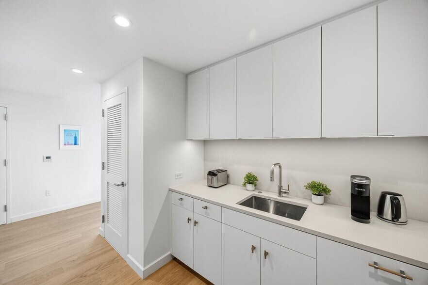 Building Photo - 16 Dupont St