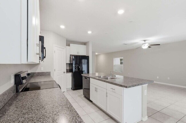 Building Photo - 7023 Samuel Ivy Dr