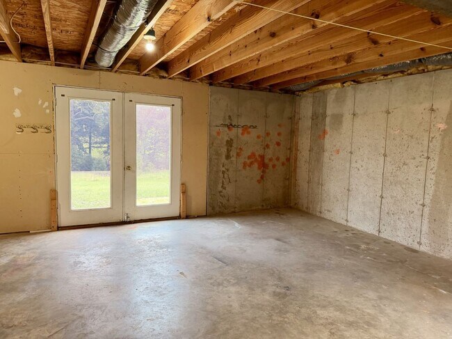 Building Photo - 3394 Dissen Rd
