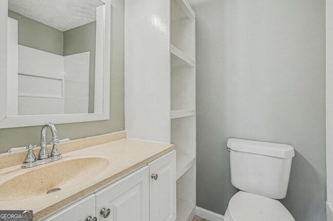 Building Photo - 2805 Northeast Expy