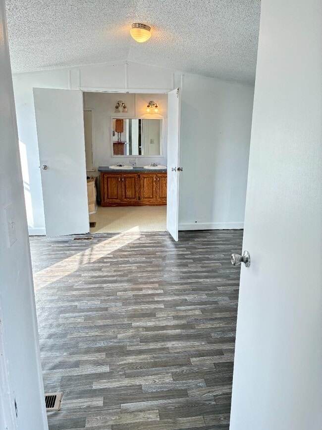 Building Photo - 2316 Wysteria Ln