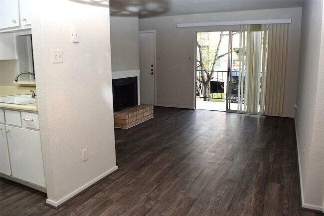 Building Photo - 18511 Egret Bay Blvd