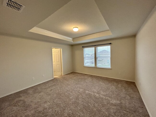 Building Photo - $300 OFF 1ST MONTH RENT IF YOU MOVE IN WIT...