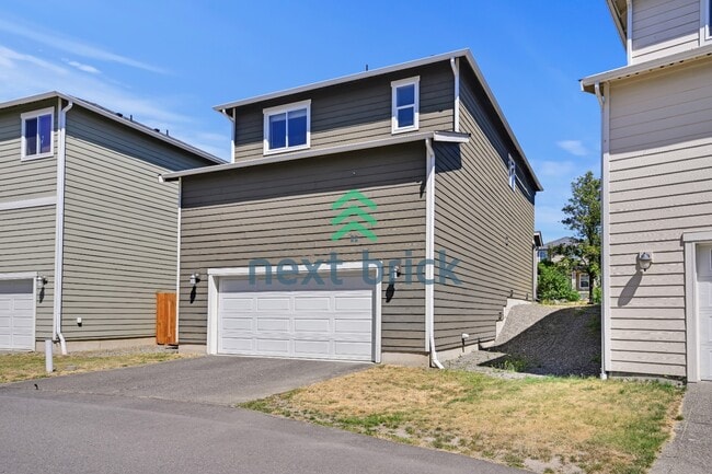 Building Photo - "Charming 3-Bed Oasis with 2.5 Baths in Prime Renton Location - Spacious layout!"