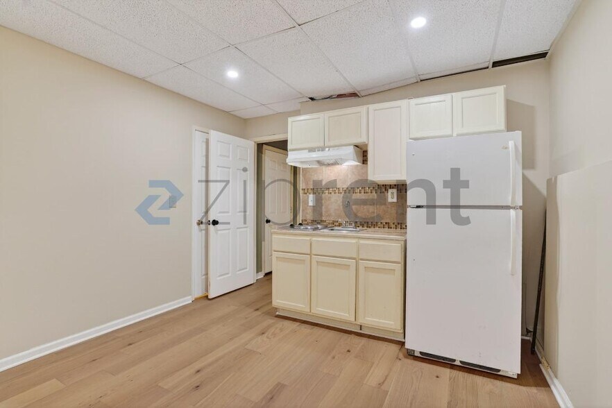 Building Photo - Unit 1