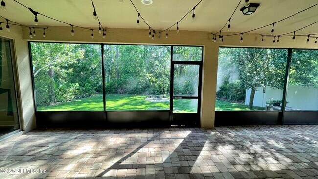 Building Photo - 331 Los Alamos St