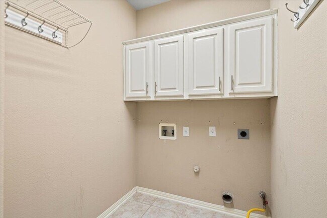 Building Photo - 5301 Deerwood Ln