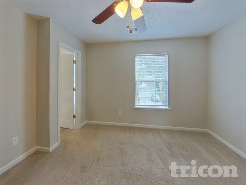 Building Photo - 381 Valley Heights Ln
