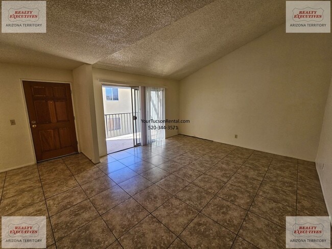 Building Photo - 22nd & Kolb Area Condo - Upstairs unit in Langley Gardens