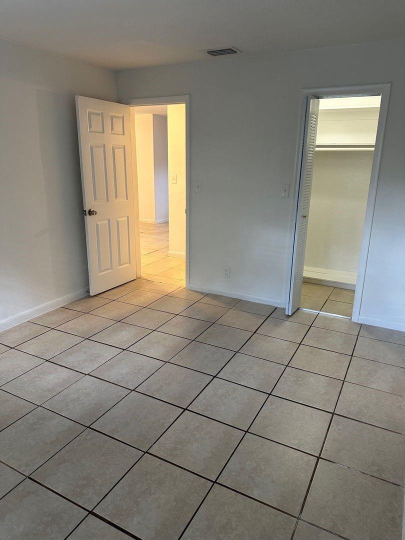 Building Photo - 3800 N University Dr