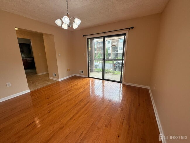 Building Photo - 1302 Edison Glen Terrace