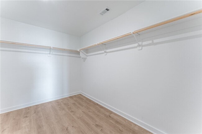 Building Photo - 103 S Maroon Ave