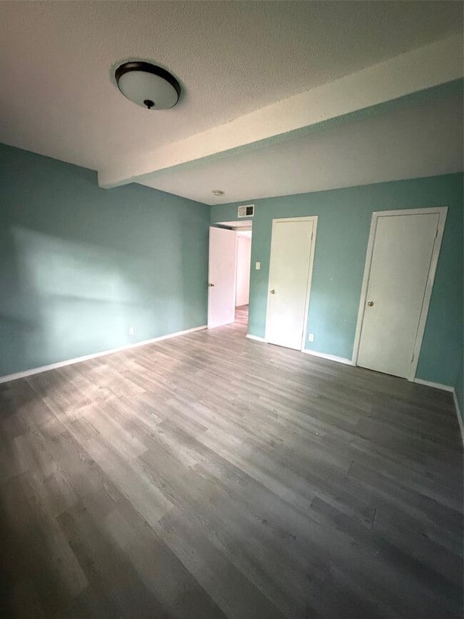 Building Photo - 1006 N Meadows Dr