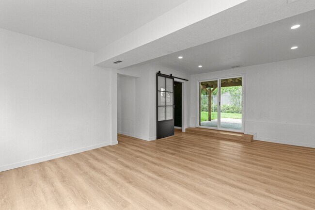 Building Photo - 4Bd Bothell Home!