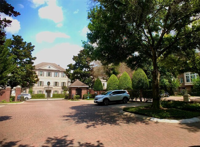 Building Photo - 2104 Bancroft Ln