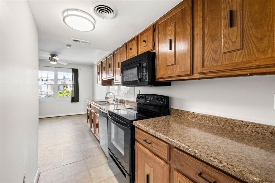 Building Photo - 3509 Coxcomb Mews