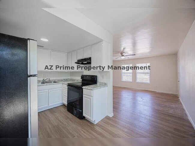 Building Photo - 925 W Peoria Ave