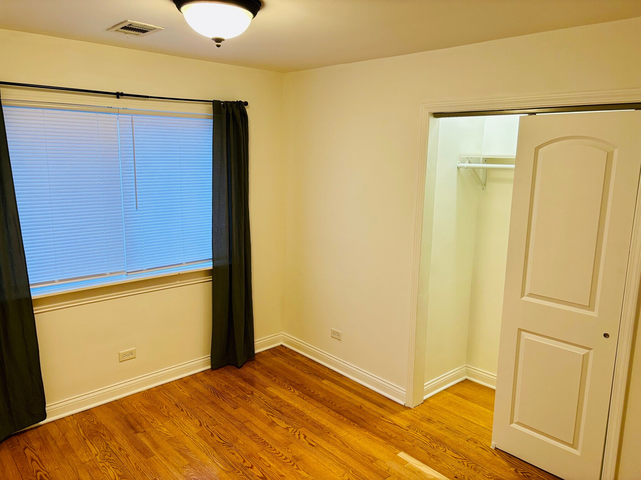 Building Photo - 5327 S 73rd Ave