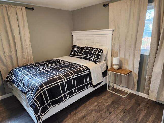 Building Photo - 2075 E Alder St