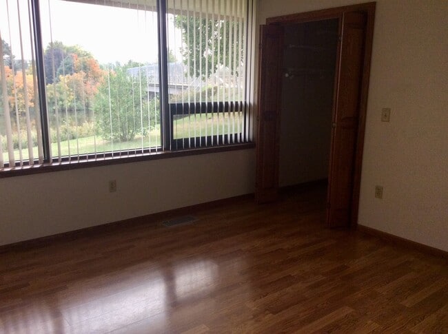 Building Photo - Hulsing