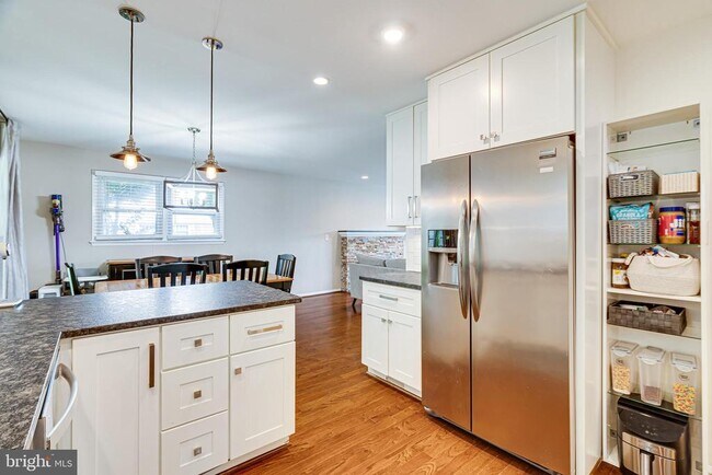 Building Photo - 7606 Jervis St