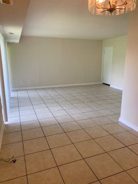 Building Photo - 5504 Karen Elaine Dr