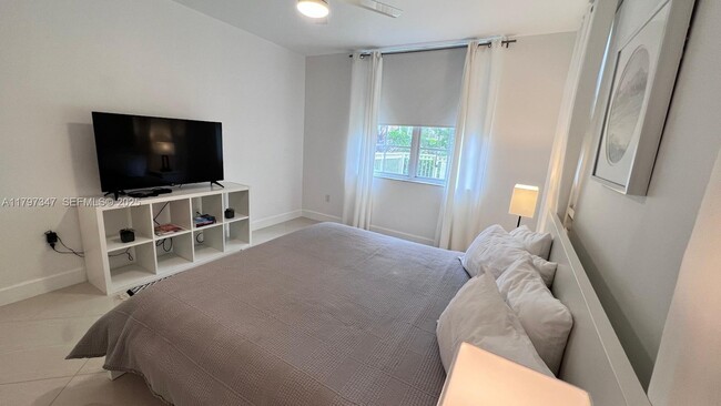 Building Photo - 19701 E Country Club Dr