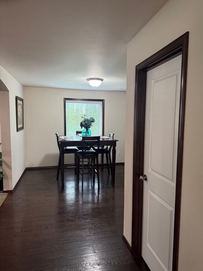 Building Photo - 4  Bedroom House in Burlington