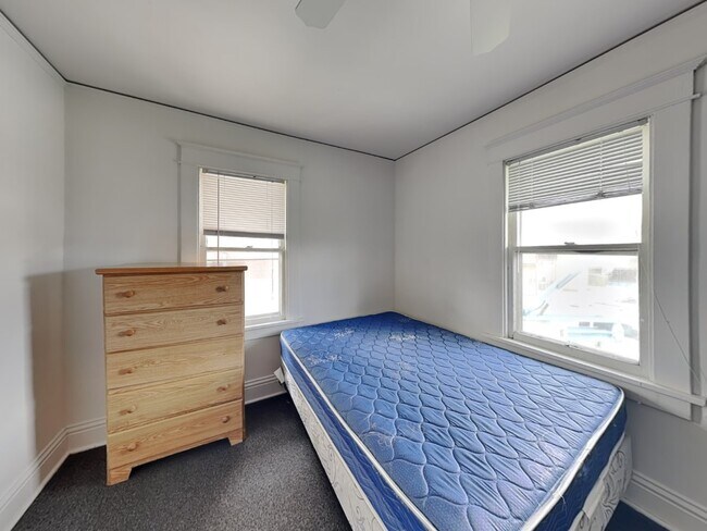 Building Photo - 808 S Locust St