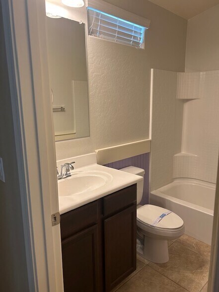 Building Photo - 2725 E Mine Creek Rd