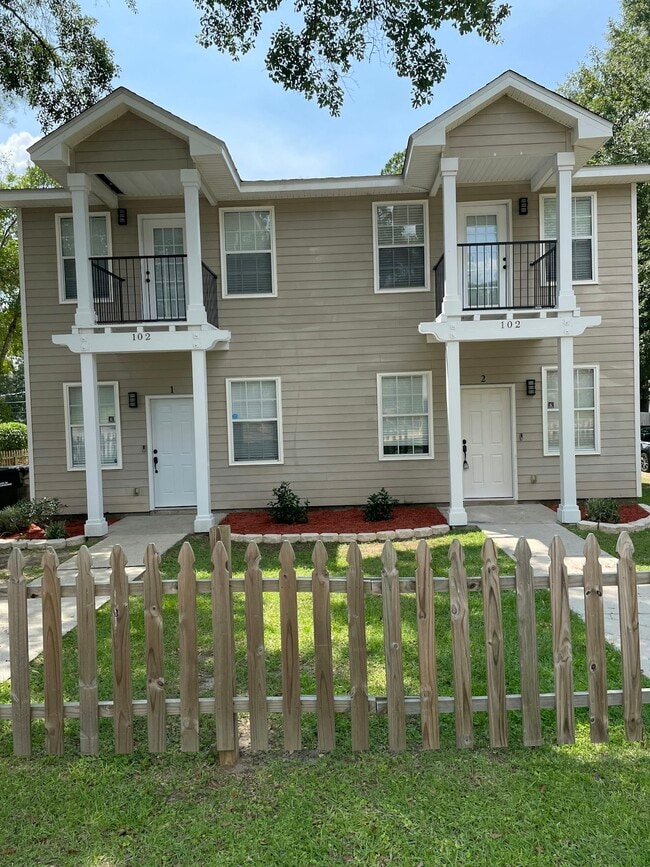 Building Photo - 102 White Dr