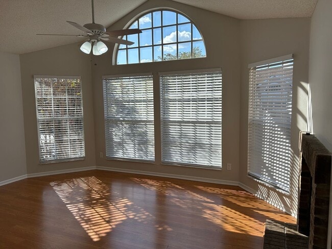 Building Photo - 645 Stafford Terrace