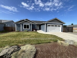 Building Photo - 3 bed 2 bath home in Sequim, close to everything