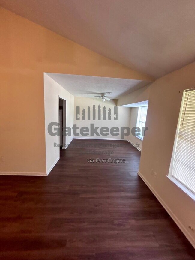 Building Photo - 145 Fieldstone Dr