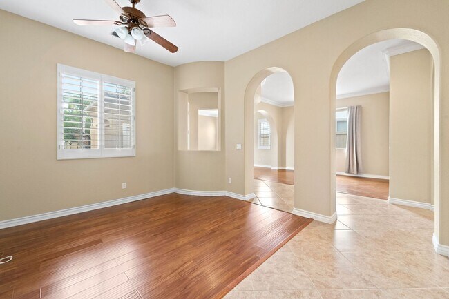 Building Photo - Beautiful & Spacious Single Level Eastlake...