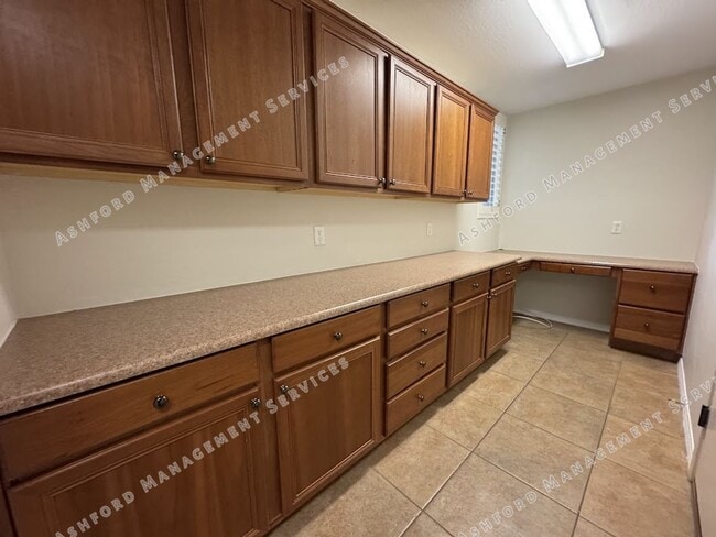 Building Photo - Spacious 4-Bedroom, 3-Bath Phoenix Home wi...