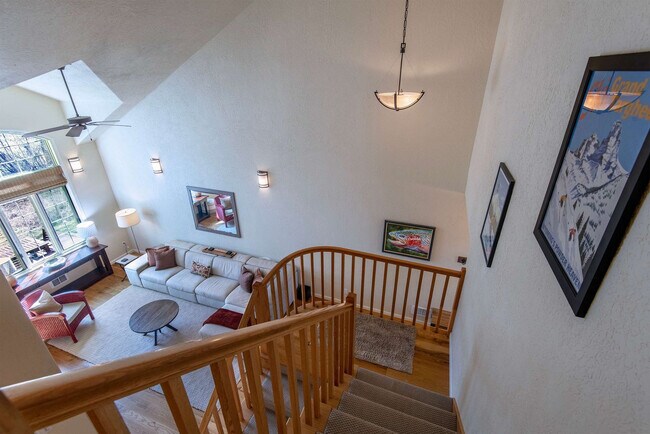 Building Photo - 129 Cobble Creek Ln