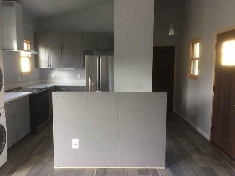 Building Photo - 442 Marshall Dr