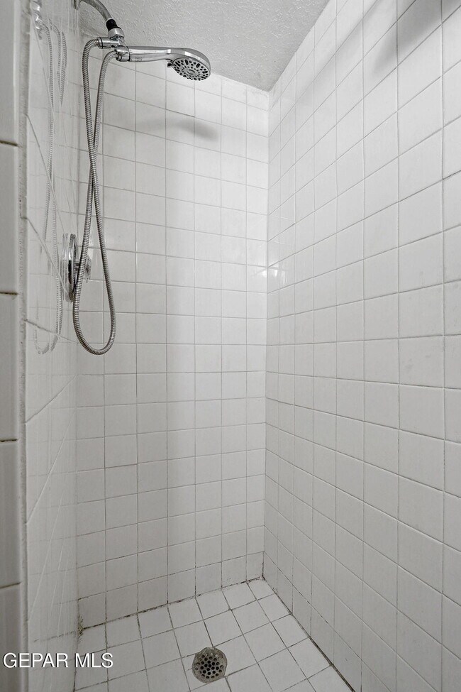 Building Photo - 332 Windrose Ct