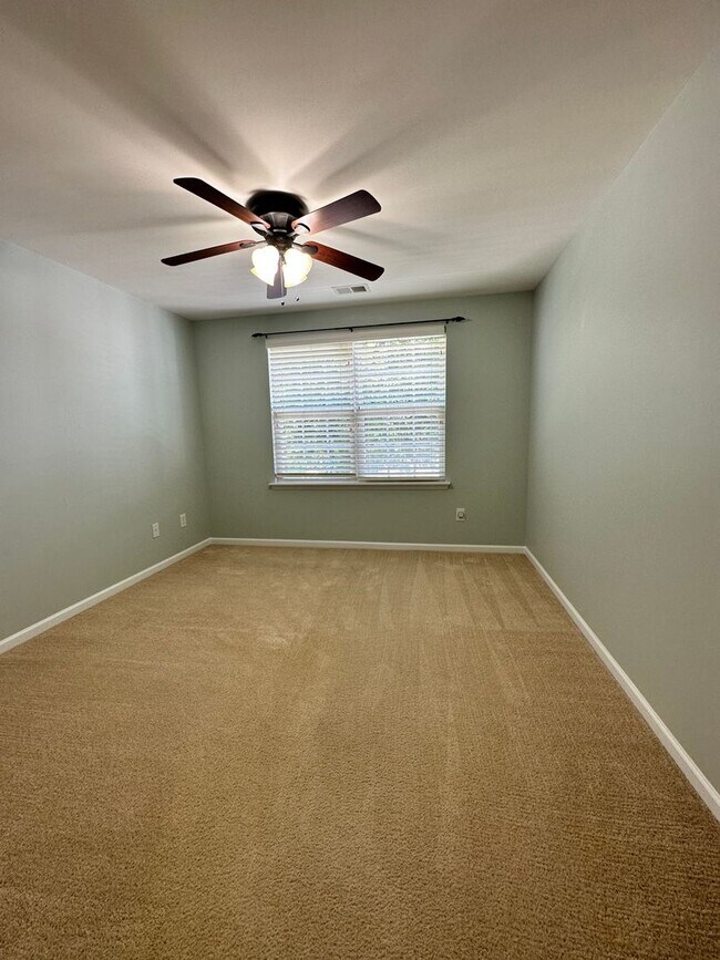 Building Photo - Exclusively Offered by Muse Realty Rentals...