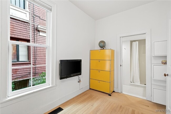 Building Photo - 77 Ashland Ave