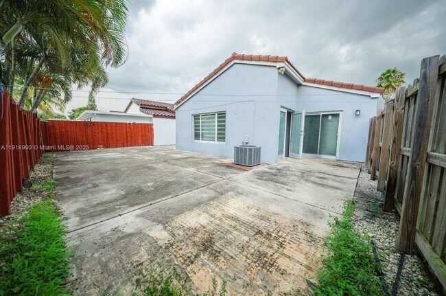 Building Photo - 17404 SW 142nd Pl