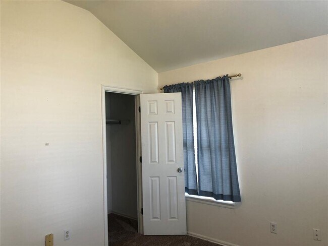 Building Photo - 2045 Rising Hill Dr