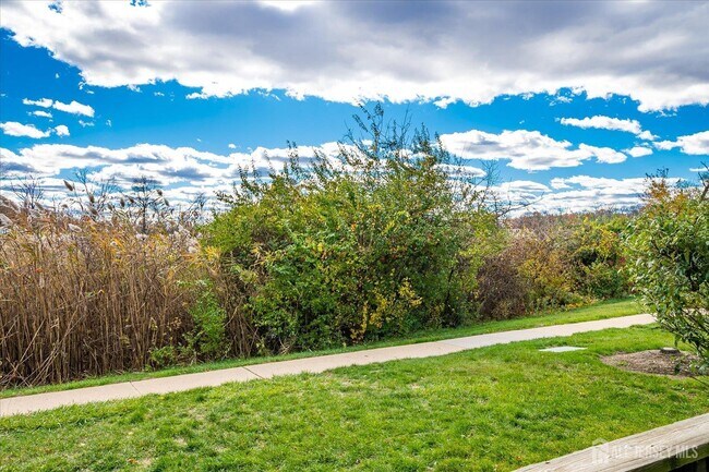 Building Photo - 807 Aspen Dr