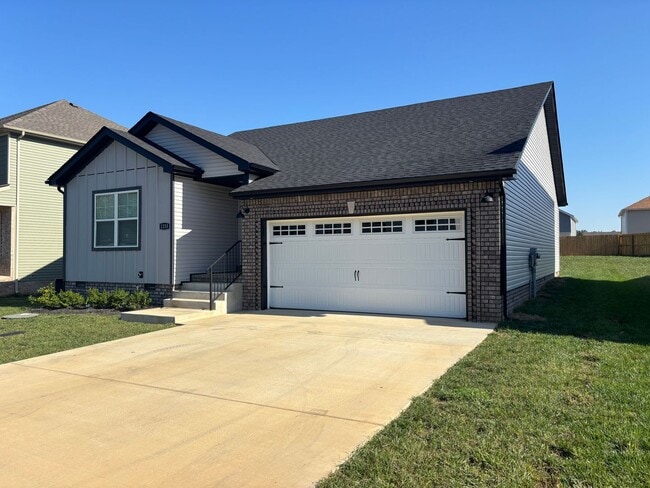 Building Photo - Stunning Like-New Home with Open Floor Pla...