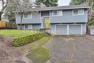 Building Photo - 4 Bed, 3 Bath  Split Level Home in Sherwood