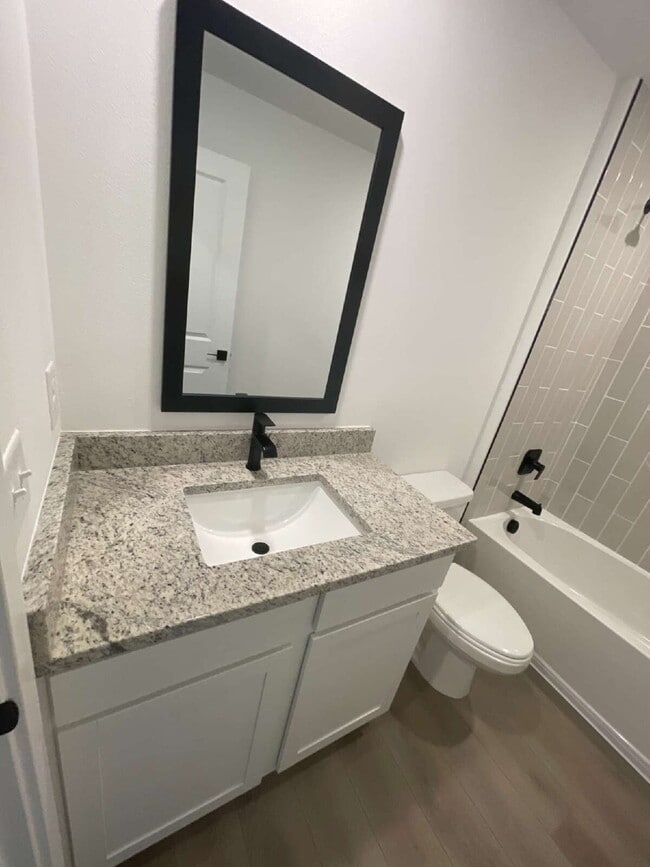 Building Photo - 1270 Ahoy Ave