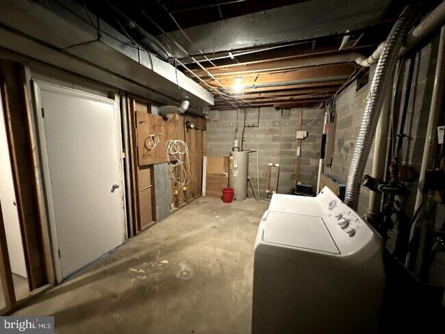 Building Photo - 8121 Fenwick Ct