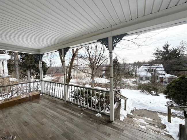 Building Photo - 147 Millbrook Ave