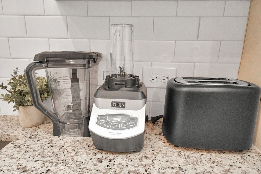 Building Photo - 18210 Park Row Blvd